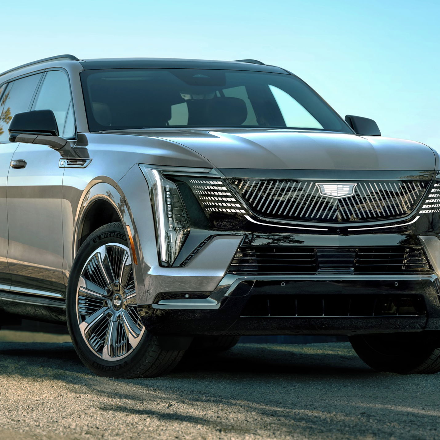 Cadillac Escalade IQL - front